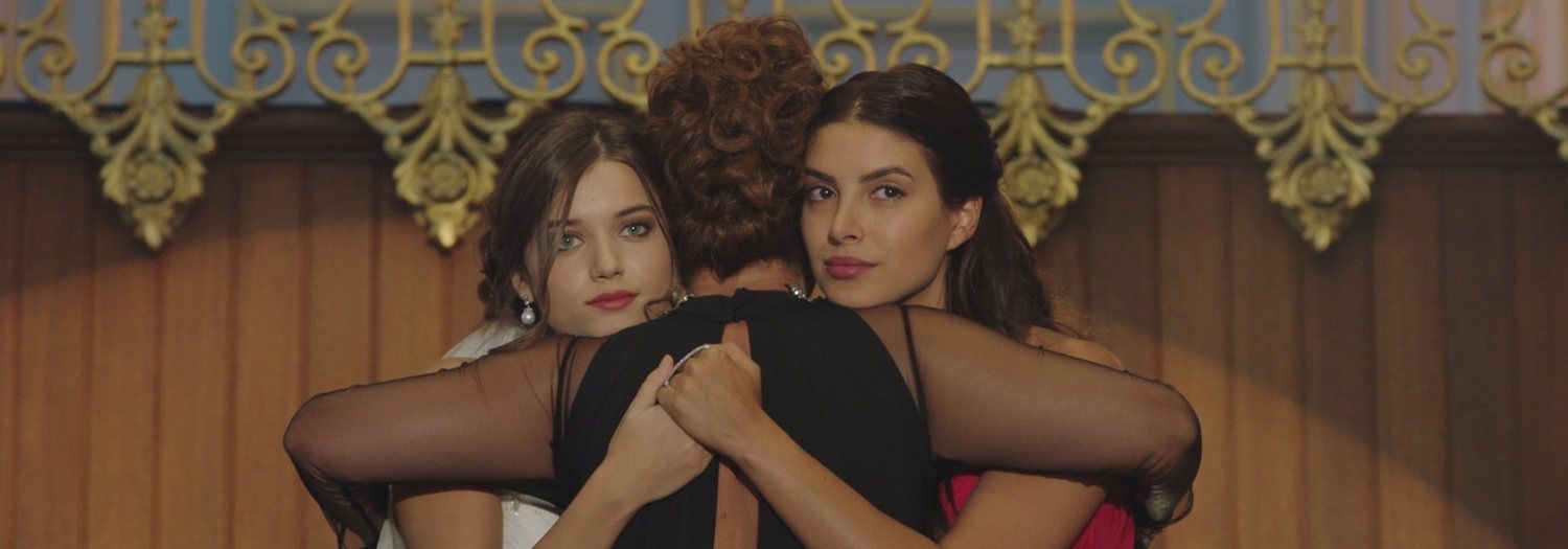 La señora Fazilet y sus hijas